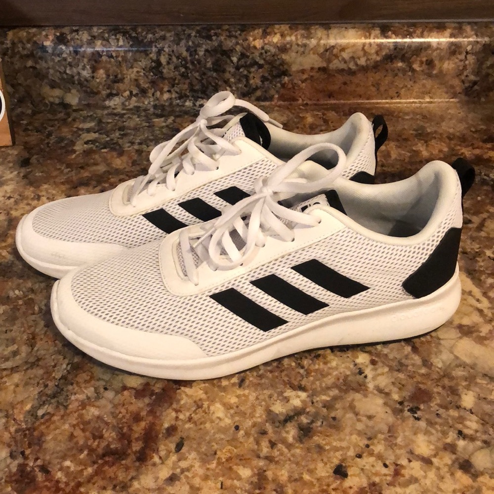 Men’s Adidas tennis shoes